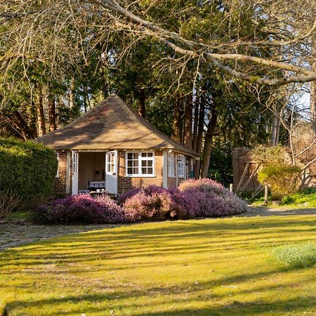 Old Mill Lodge By Huluki Sussex Stays Hurstpierpoint Екстер'єр фото