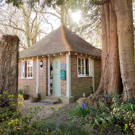 Old Mill Lodge By Huluki Sussex Stays Hurstpierpoint Екстер'єр фото