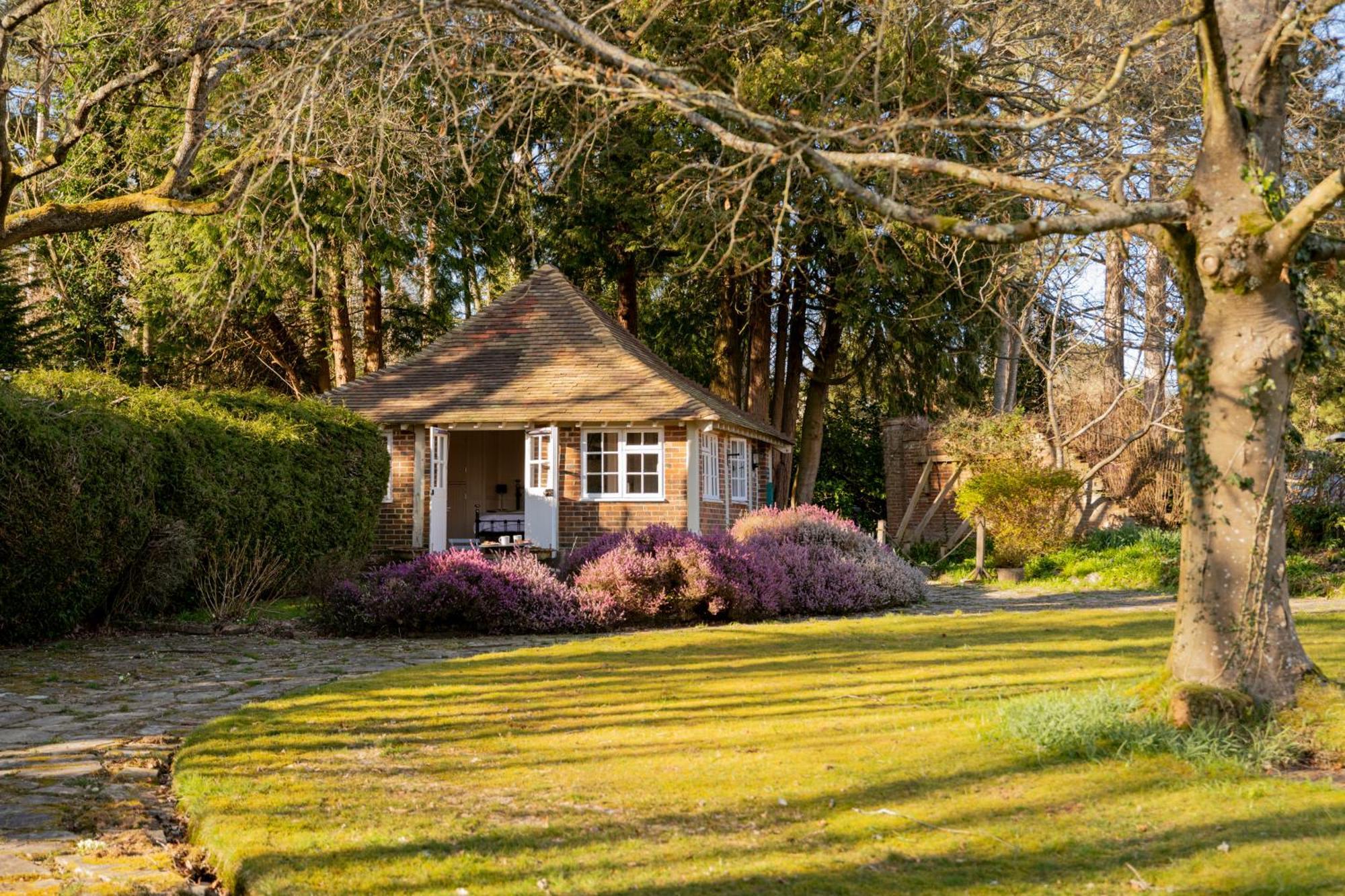 Old Mill Lodge By Huluki Sussex Stays Hurstpierpoint Екстер'єр фото