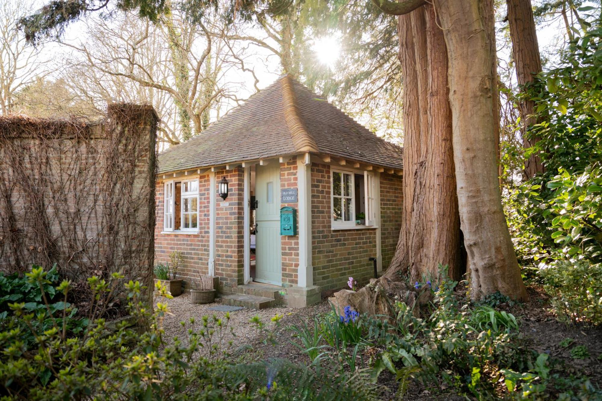 Old Mill Lodge By Huluki Sussex Stays Hurstpierpoint Екстер'єр фото