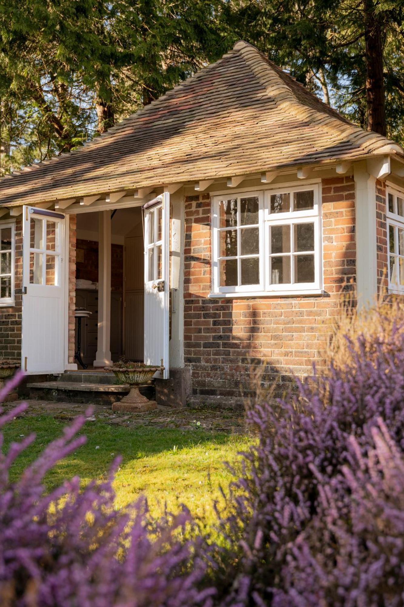 Old Mill Lodge By Huluki Sussex Stays Hurstpierpoint Екстер'єр фото