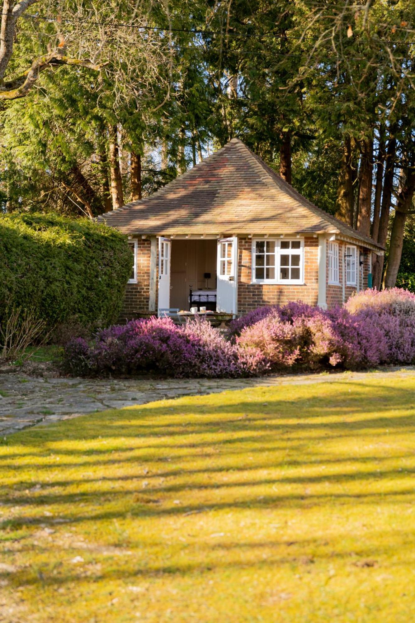 Old Mill Lodge By Huluki Sussex Stays Hurstpierpoint Екстер'єр фото