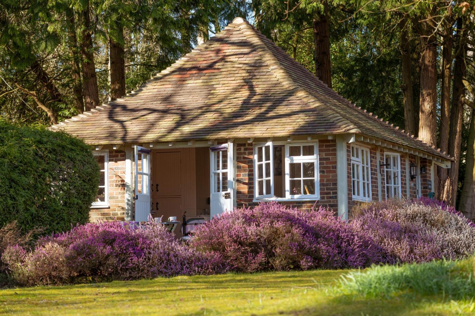Old Mill Lodge By Huluki Sussex Stays Hurstpierpoint Екстер'єр фото