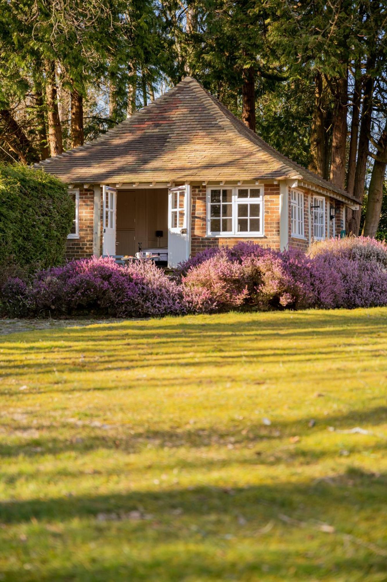 Old Mill Lodge By Huluki Sussex Stays Hurstpierpoint Екстер'єр фото