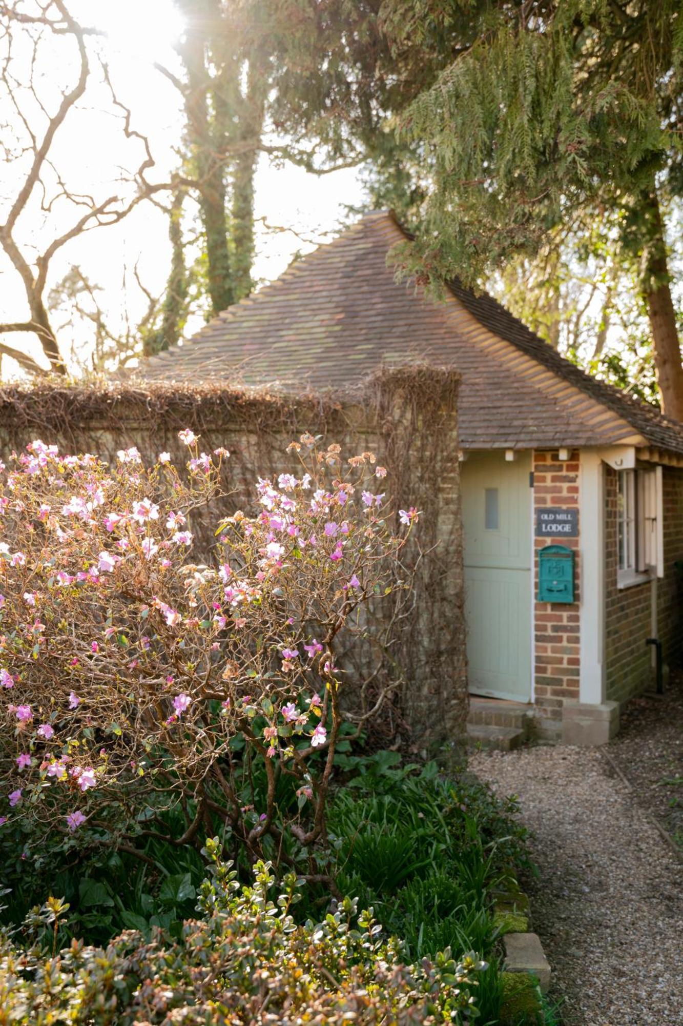 Old Mill Lodge By Huluki Sussex Stays Hurstpierpoint Екстер'єр фото