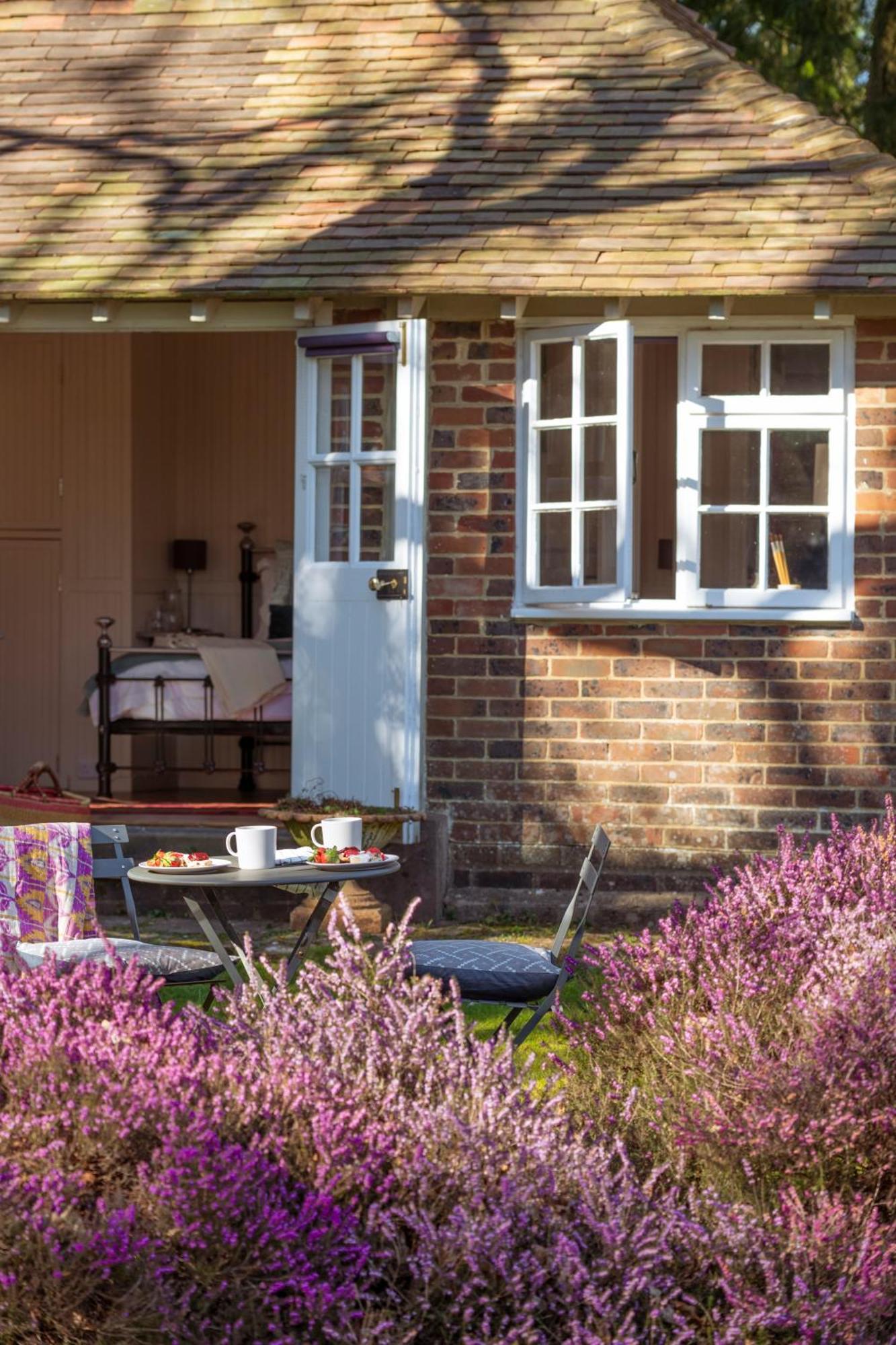 Old Mill Lodge By Huluki Sussex Stays Hurstpierpoint Екстер'єр фото