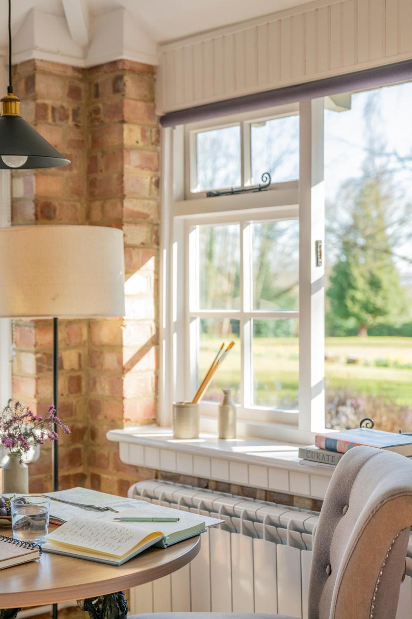 Old Mill Lodge By Huluki Sussex Stays Hurstpierpoint Екстер'єр фото