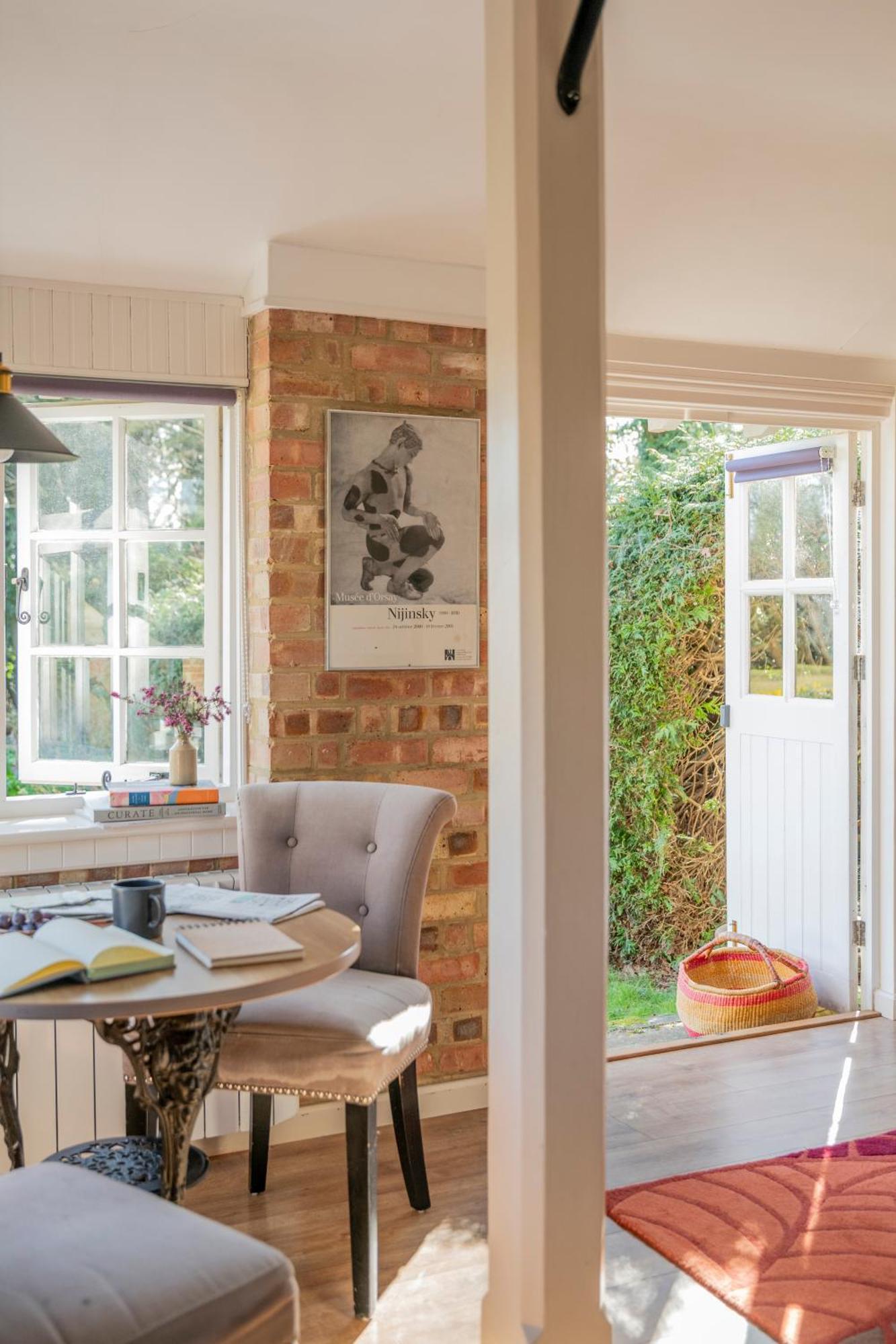 Old Mill Lodge By Huluki Sussex Stays Hurstpierpoint Екстер'єр фото