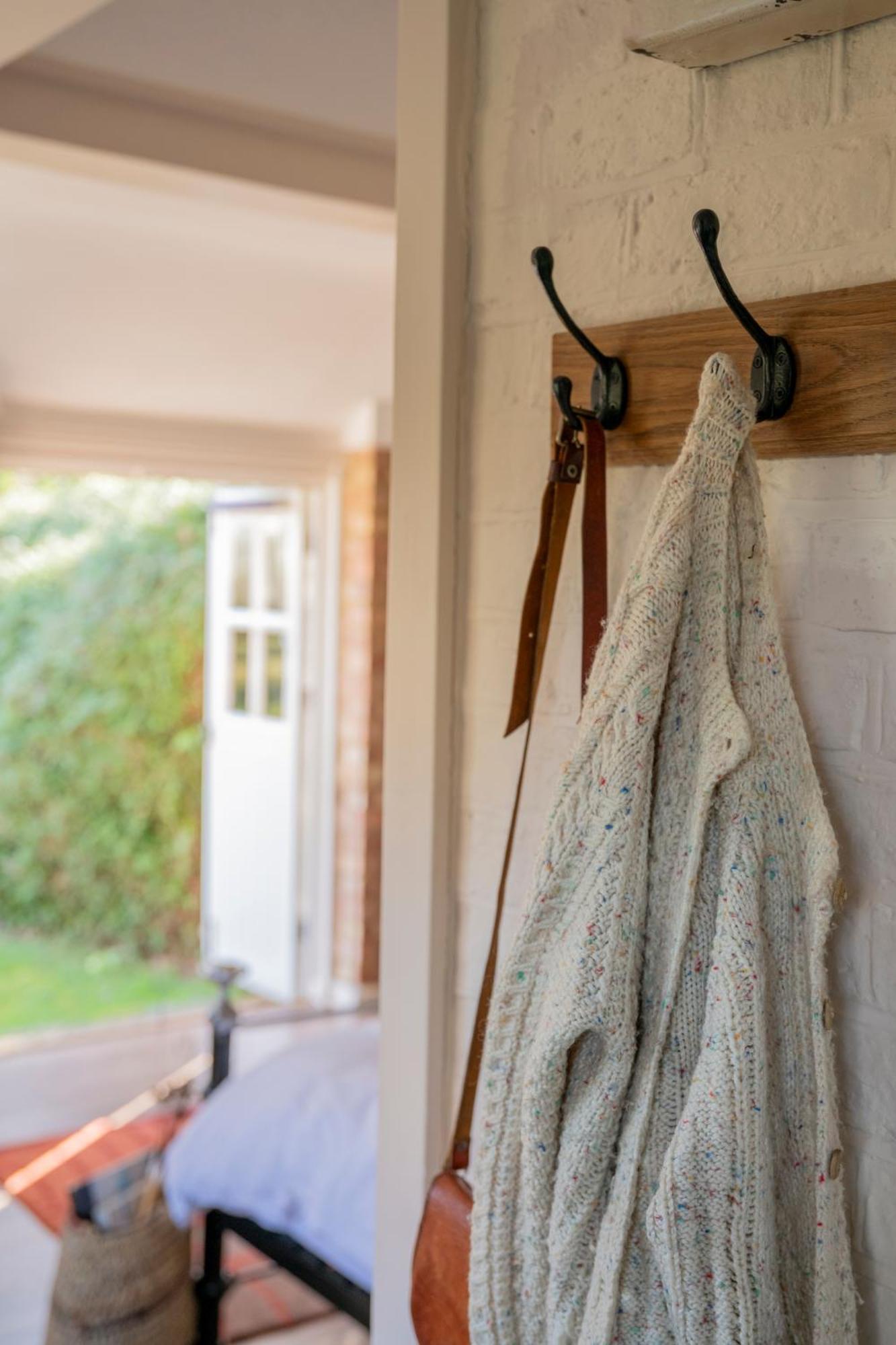 Old Mill Lodge By Huluki Sussex Stays Hurstpierpoint Екстер'єр фото