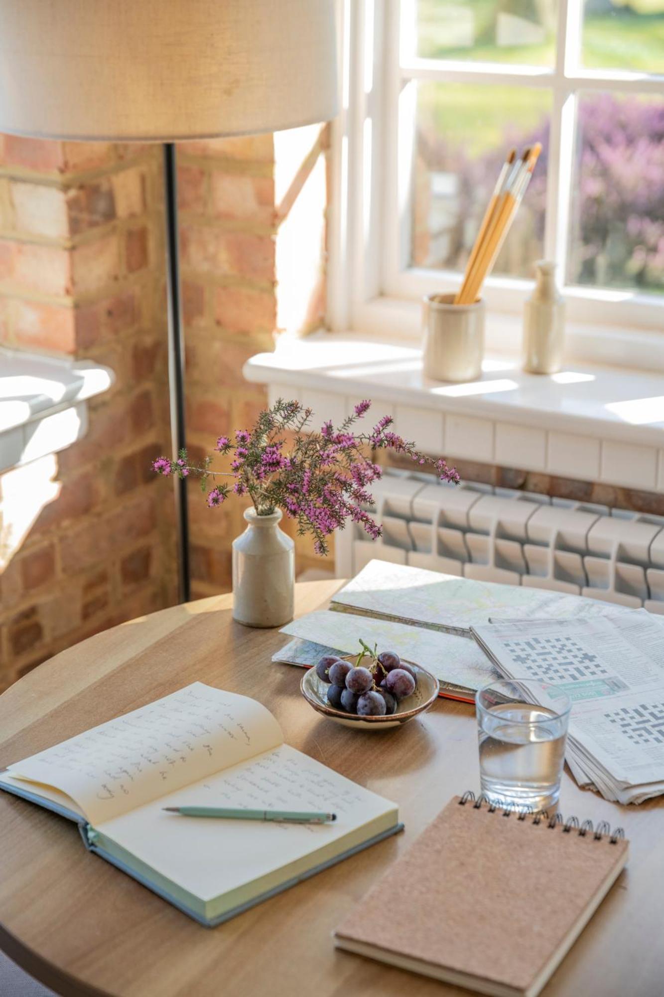 Old Mill Lodge By Huluki Sussex Stays Hurstpierpoint Екстер'єр фото