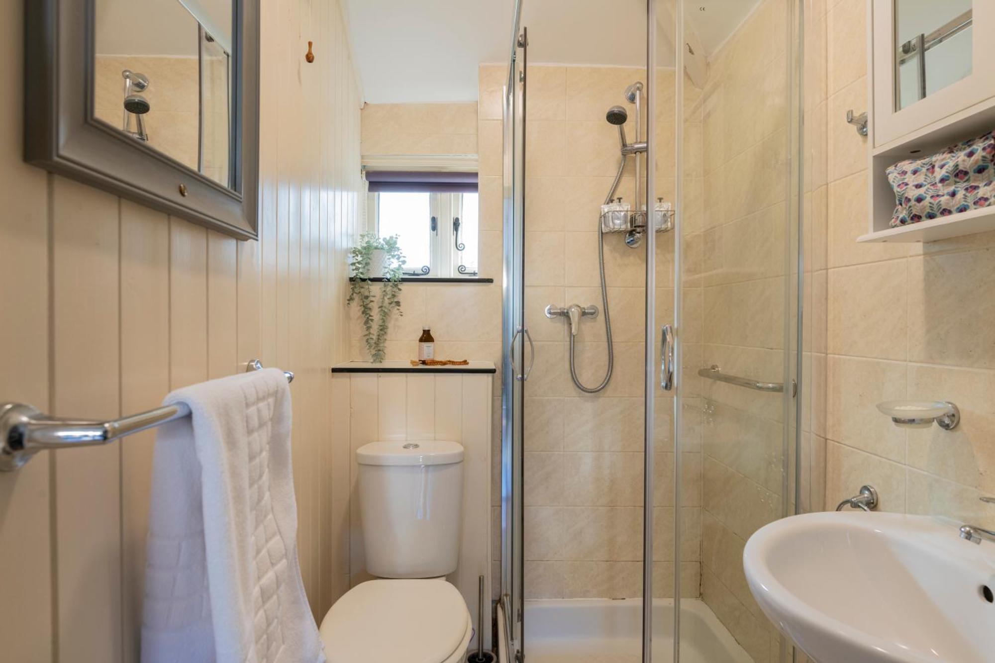 Old Mill Lodge By Huluki Sussex Stays Hurstpierpoint Екстер'єр фото