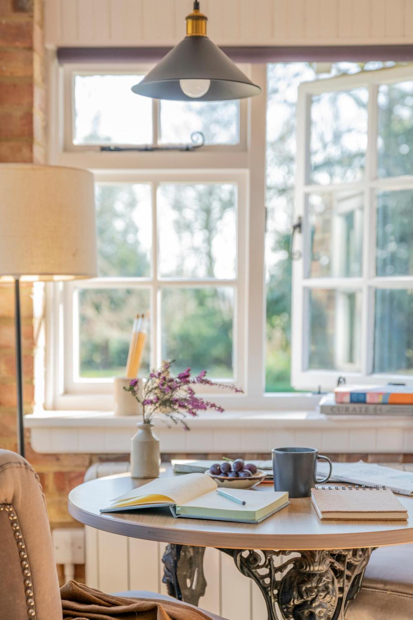 Old Mill Lodge By Huluki Sussex Stays Hurstpierpoint Екстер'єр фото